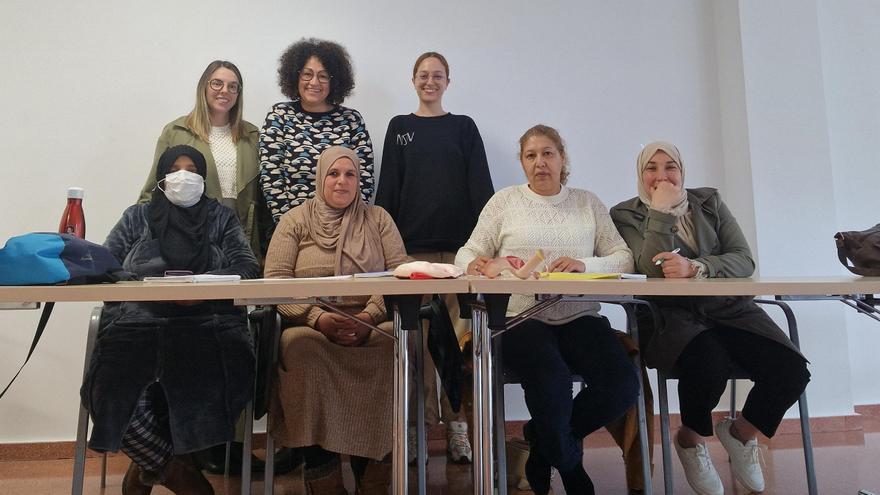 Mulleres de Ucraína, Marrocos, Paquistán e Colombia participan nun obradoiro de bo trato na Laracha