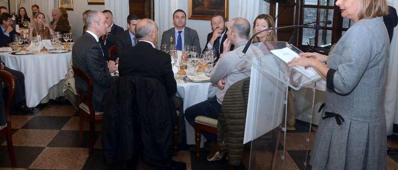 Carmela Silva, durante su intervención ayer en el foro, que tuvo lugar en el Parador de Pontevedra. // R.V.