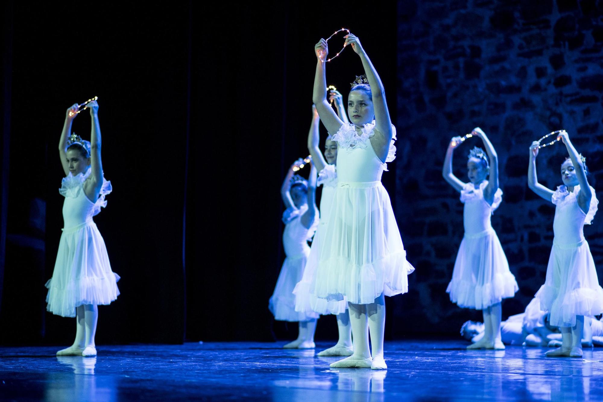 El conservatorio de danza baila al ritmo del Clásico en Cáceres