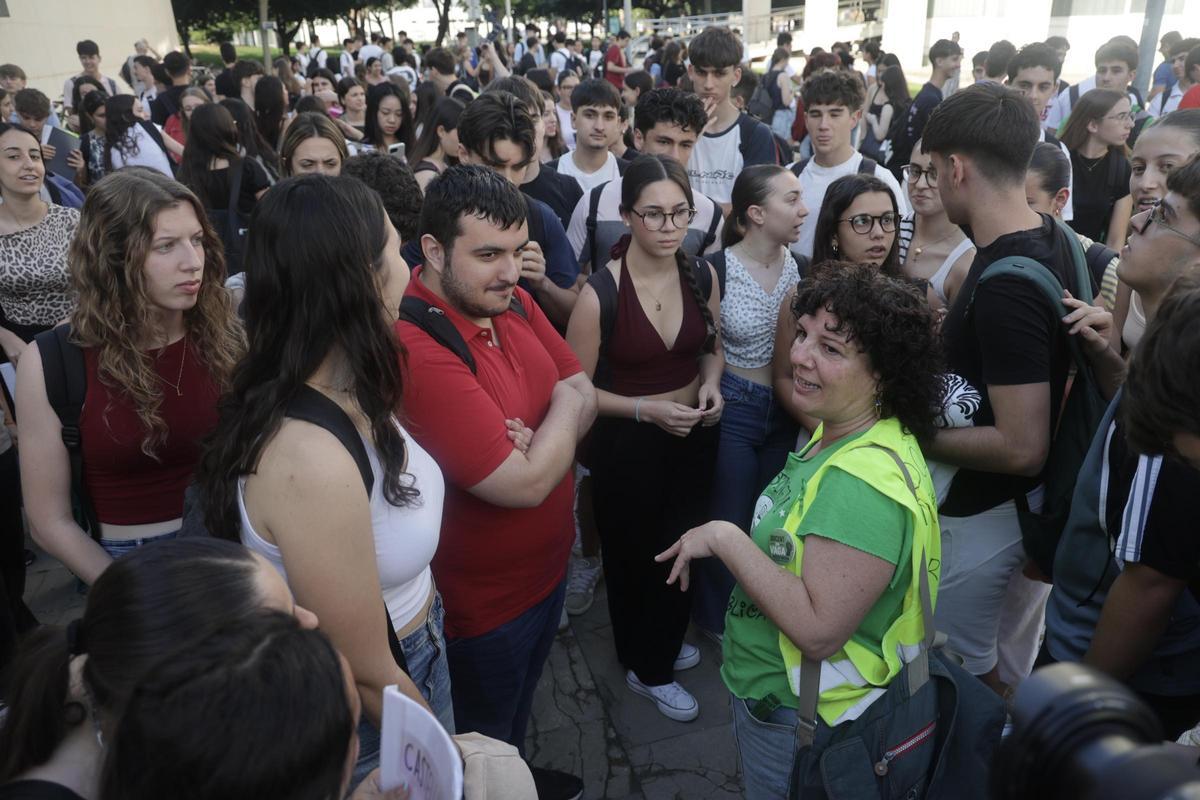 Así está siendo la primera jornada de exámenes PAU en València
