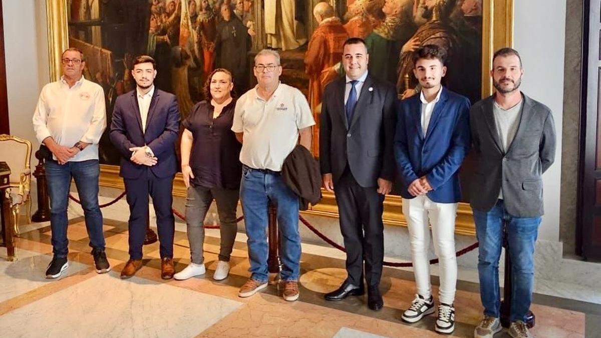 Marc Oriola (el primero a la derecha) y otros representantes institucionales en el Congreso de los Diputados.