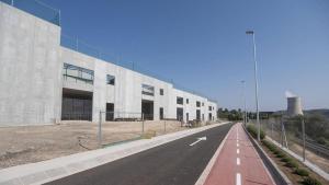 Asco (Ribera dEbre). 30.07.2026. Construccion de nuevas naves industriales en el poligono de Asco. Foto: Joan Revillas