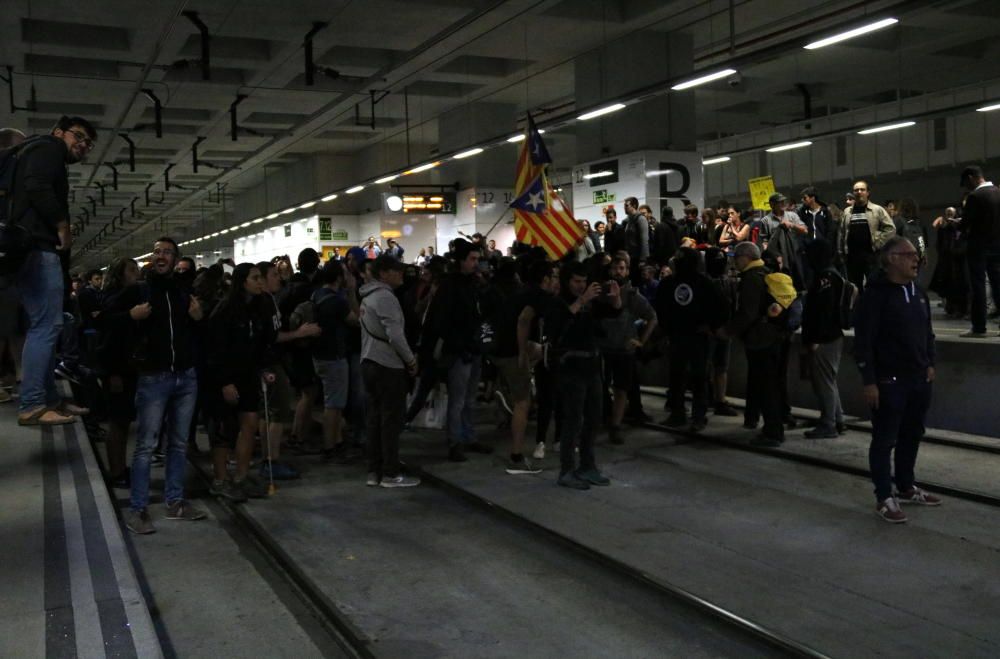 Envaeixen les vies del TAV a Girona en l'anivesari de l'1-O