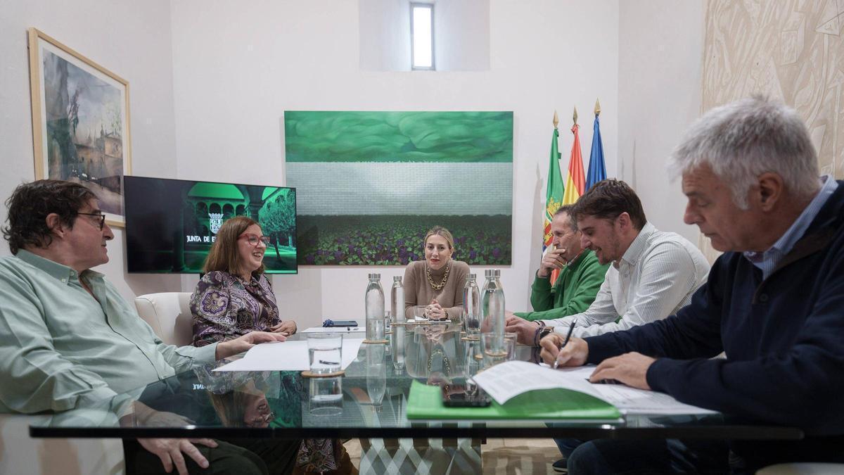 Video | Las organizaciones agrarias se reúnen con la presidenta extremeña