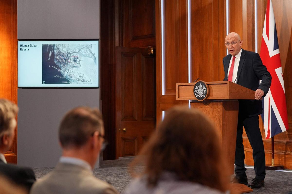 El ministro británico de Defensa, John Healey, informa este jueves de la operación para neutralizar tres submarinos rusos.