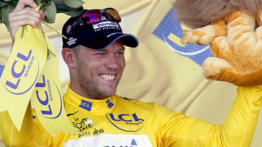 Thor Hushovd, en el podio con el maillot amarillo