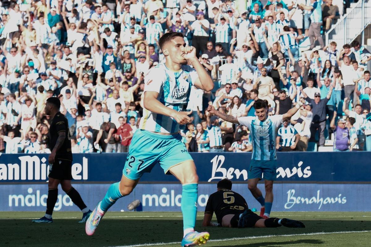 Chupe celebra su gol ante el Castellón en la última jornada en La Rosaleda.