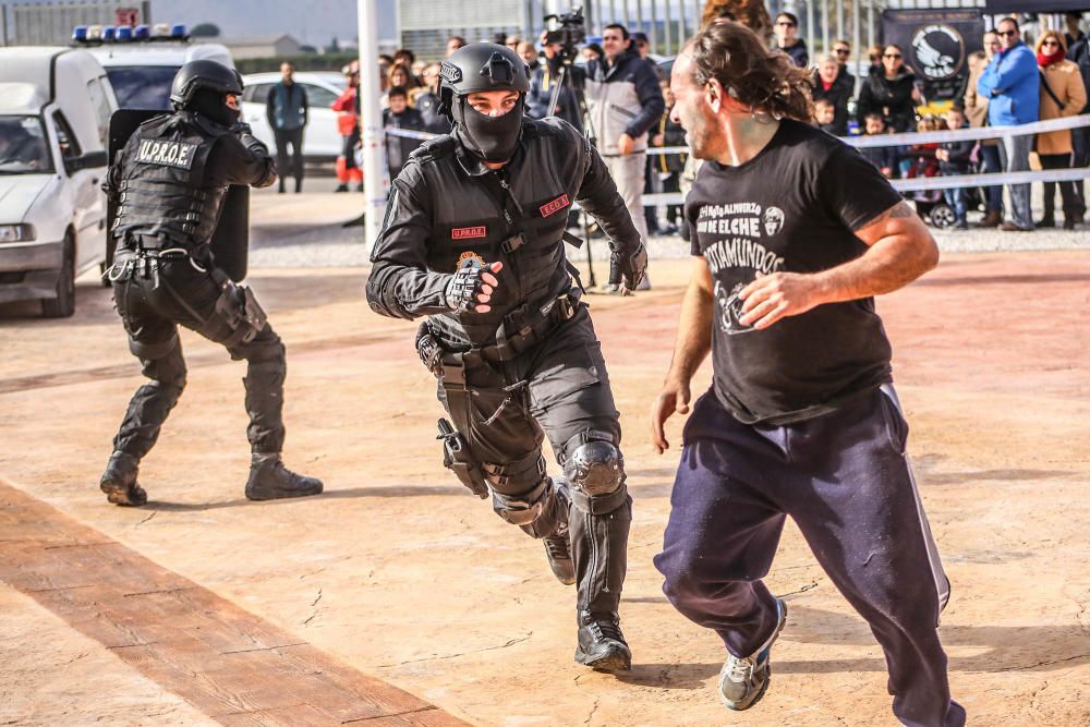 Exhibición policial en Granja de Rocamora