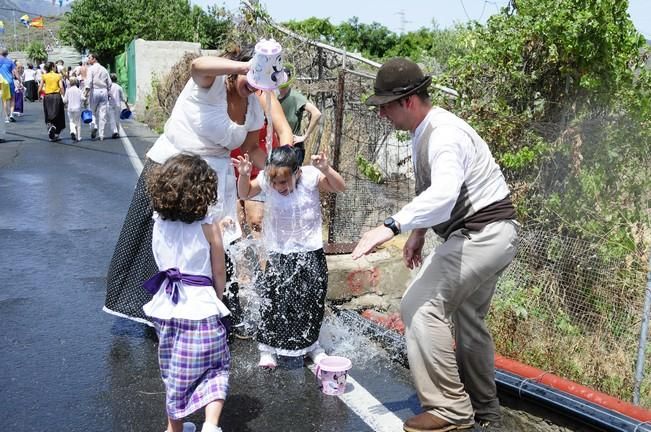 Traida Infantil del Agua de Lomo Magullo 2016