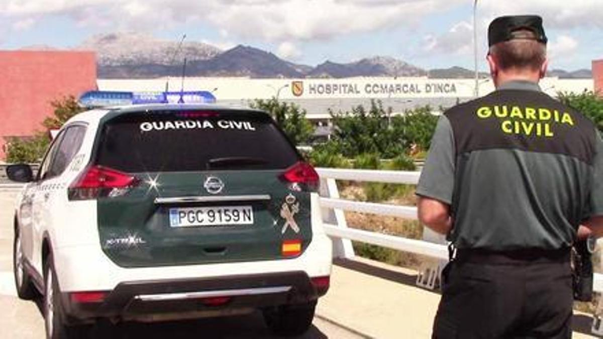 Un agente de la Guardia Civil de Tráfico en Mallorca.