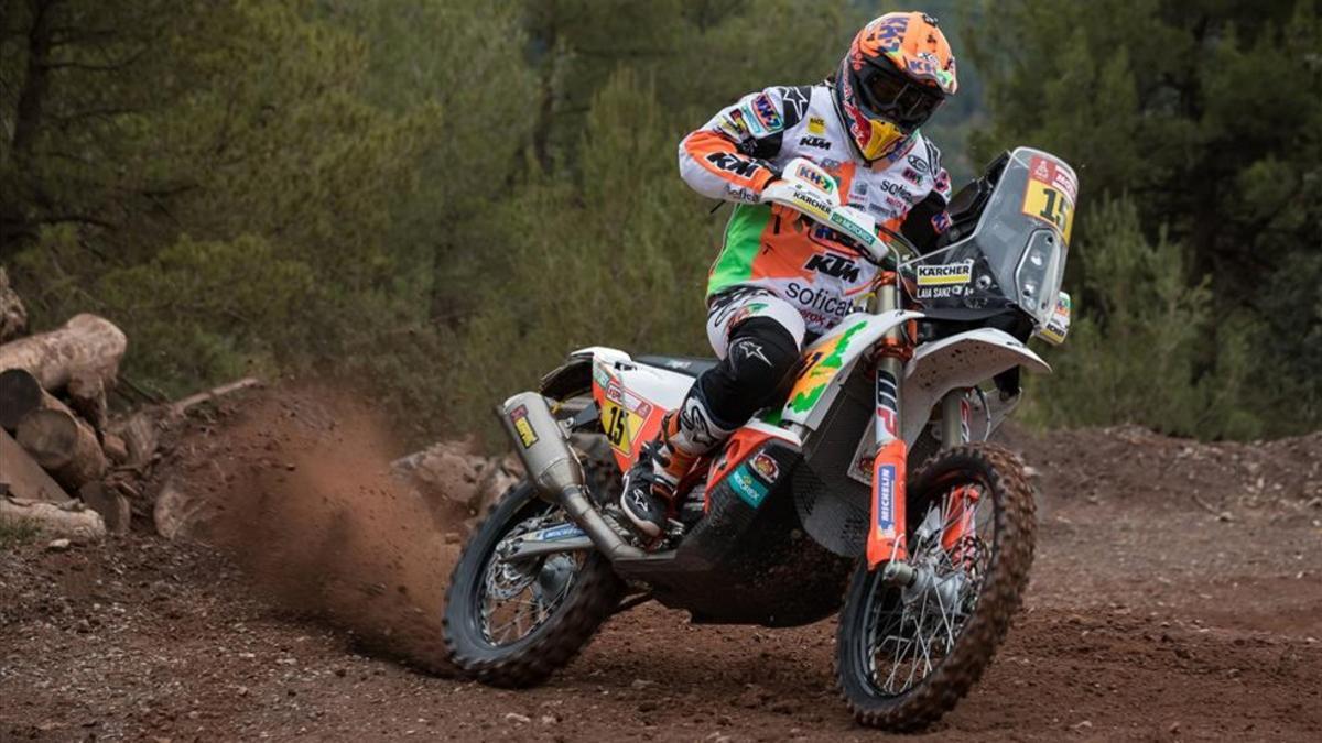 Laia, a los mandos de la nueva KTM 450 Rallye