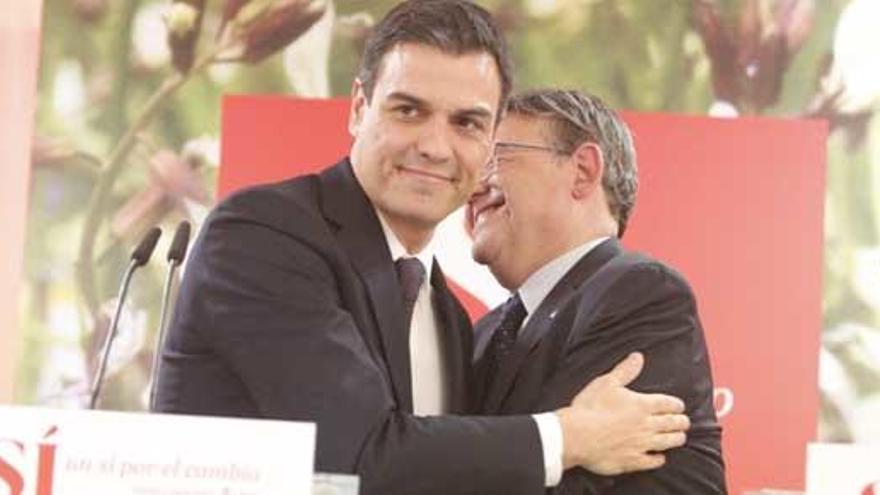 El breve abrazo de Puig y Sánchez