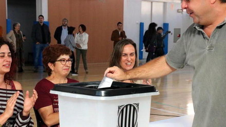 Veïns de Sant Julià voten simbòlicament una setmana després de l&#039;1-O