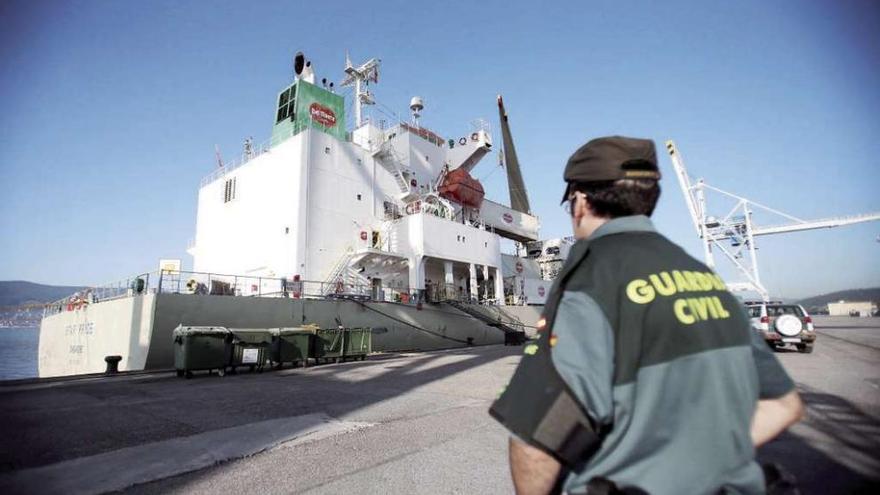 Seis detenidos por un alijo de 50 kilos de cocaína interceptado en el puerto de Marín