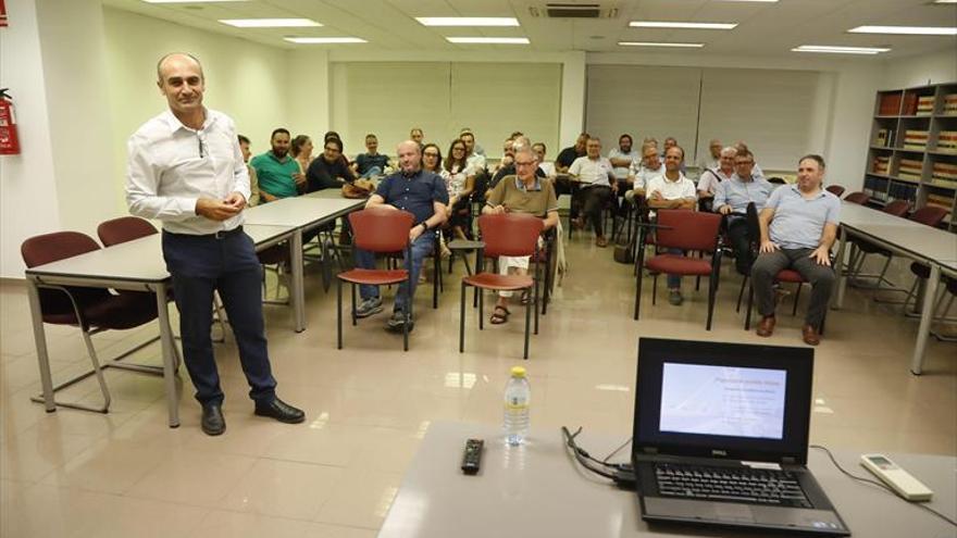 El Colegio de Ingenieros de Caminos analiza los recursos hídricos con la CHJ