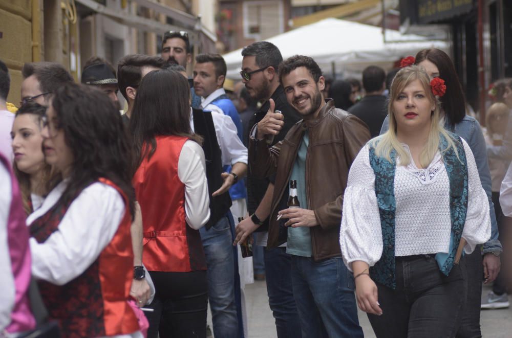 Ambiente en la plaza de las Flores en el Bando