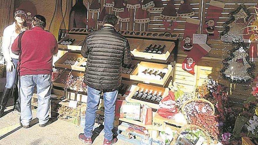 El buen tiempo llena el mercadillo de Orpesa de visitas y propuestas