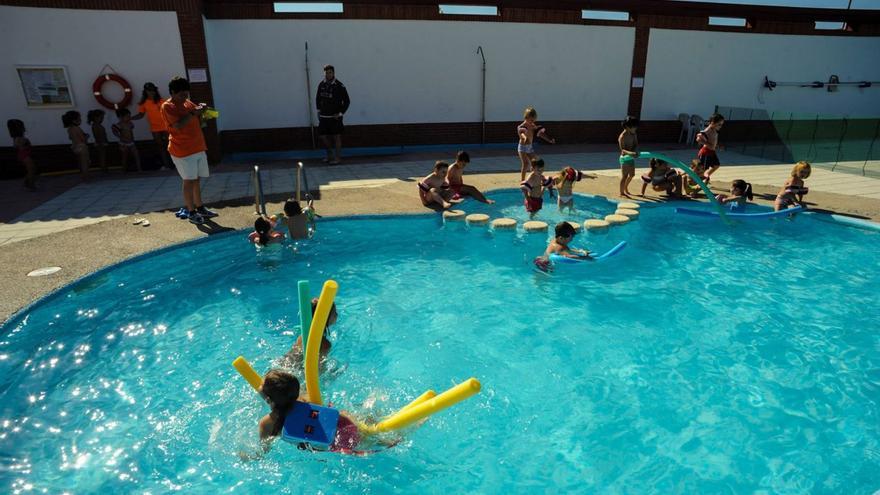 Los nacionalistas quieren conocer los ingresos de la cantina de la piscina de Meaño