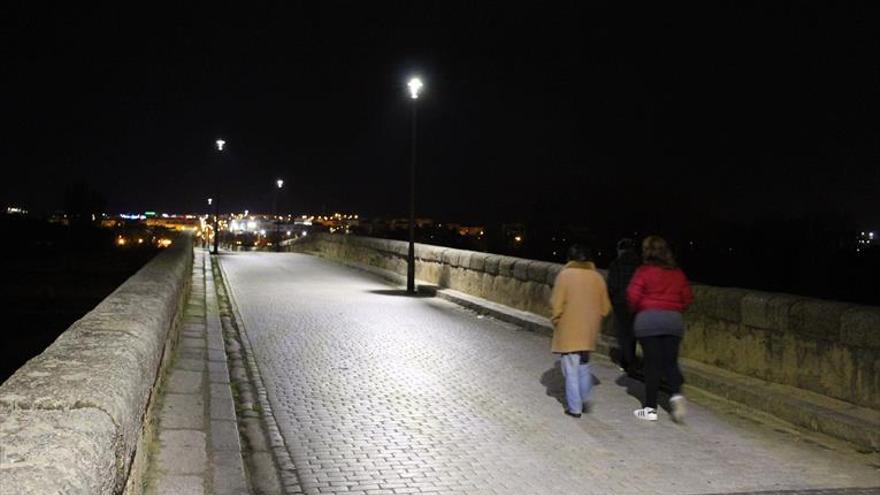Las nuevas luminarias LED del Puente Romano de Mérida reducirán el consumo un 60%