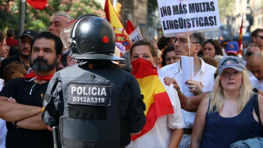 Manifestants de la marxa convocada per &#039;Hablemos español&#039;