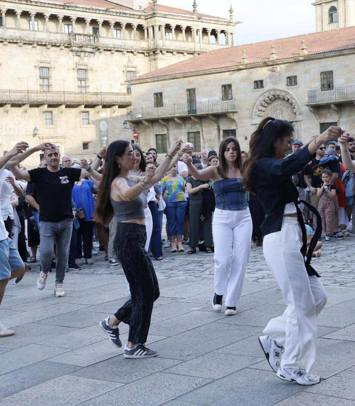 Foliada no Obradoiro polas Festas do Apóstolo. |  Antonio Hernández