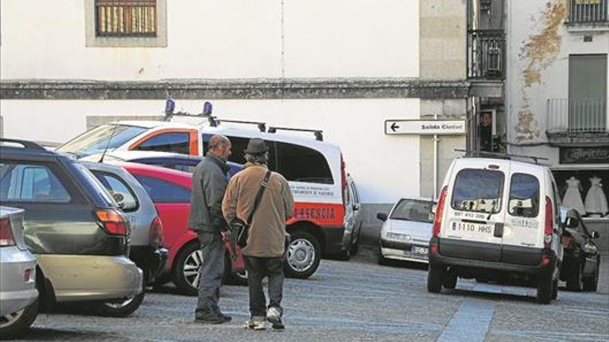 La policía de Plasencia ha puesto 528 denuncias en 5 años a aparcacoches ilegales