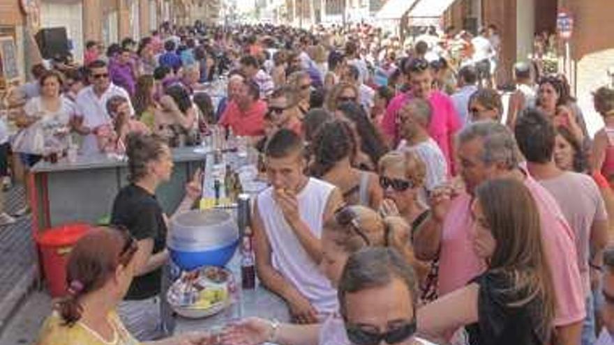 La quinta edición del Tapeo San Joaquín vuelve a reunir a cientos de vecinos