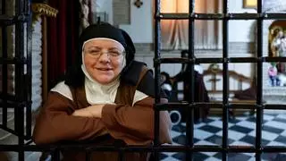 Estas monjas cuelgan un cartel en la puerta de un convento y se desata el cachondeo en redes