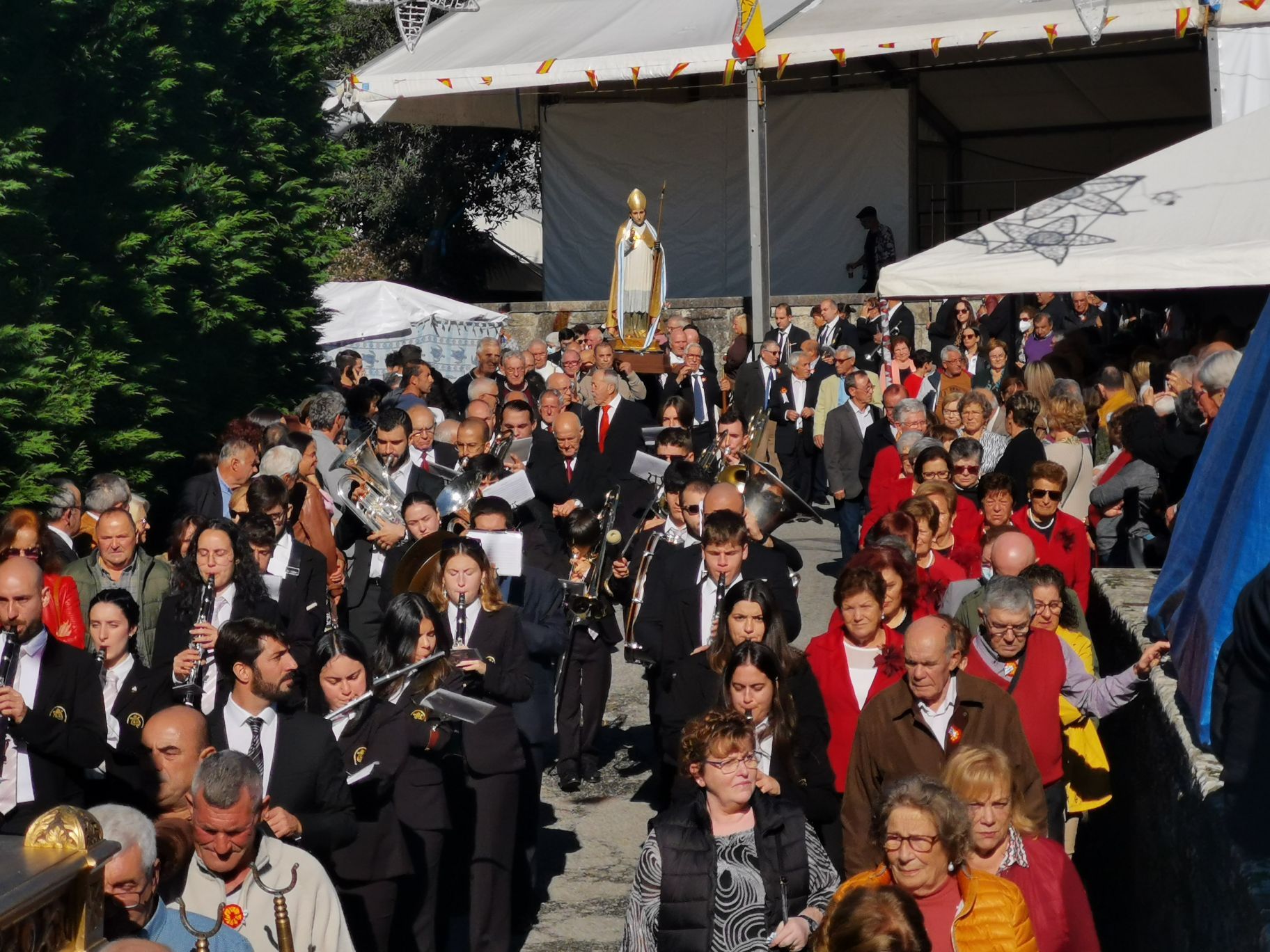 Fe y comida arropan al San Martiño en Moaña