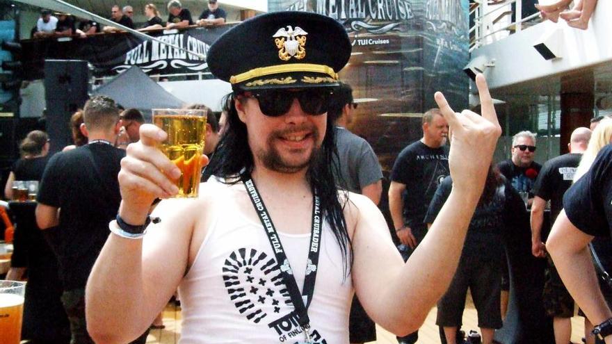 Dasselbe, nur an Land: Party an Bord der Heavy-Metal-Kreuzfahrt im Jahr 2015.