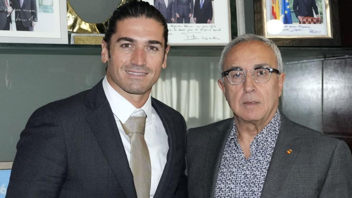 Javier Hernanz, con el presidente del Comité Olímpico Español, Alejandro Blanco. / COE