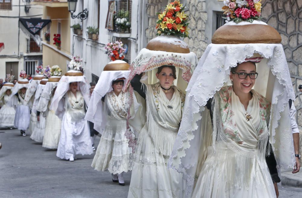 Tradición del Pa Beneït de La Torre de les Maçanes