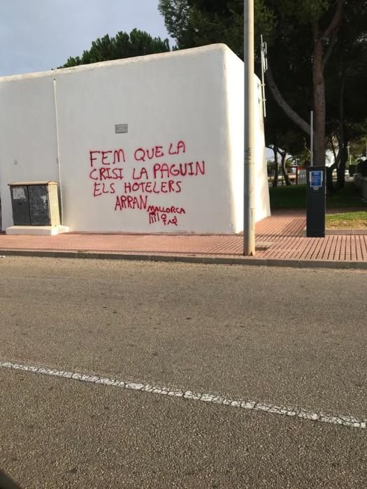 Pintadas contra el turismo en Santanyí