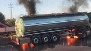 Nuevo colapso en la AP-7 por el incendio de un camión en Barberà del Vallès