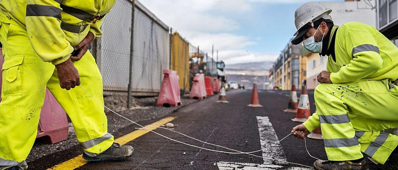 Ejecución de una carretera en Tenerife. | | ANDRÉS GUTIÉRREZ