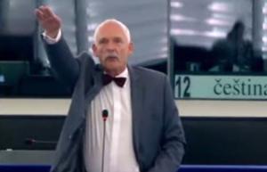 Un eurodiputado polaco hace el saludo nazi en el pleno del Parlamento Europeo.