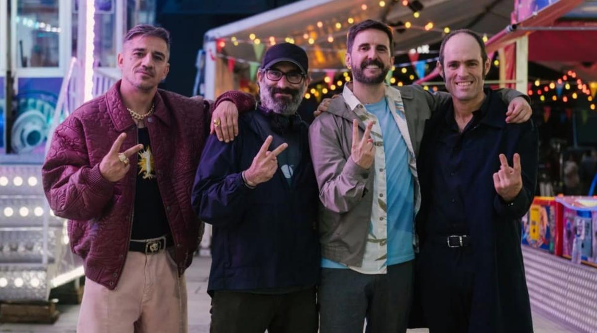Carlos Librado, Carlos Therón, Julián López y el compostelano Diego Anido, durante los rodajes de 'Operación Camarón 2' en Galicia.