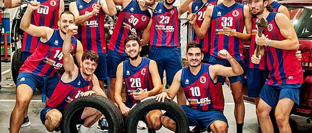 Plantilla de jugadores del Nou Bàsquet Alzira. | LEVANTE-EMV