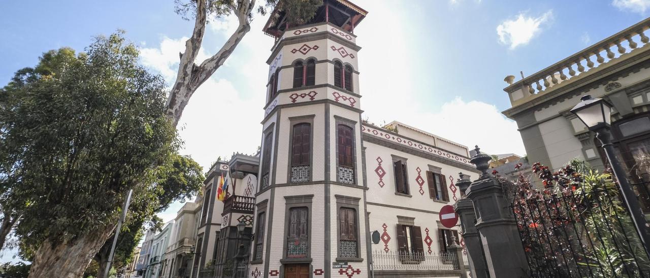 Palacete ubicado en el número 21 de la calle Juan de Quesada.
