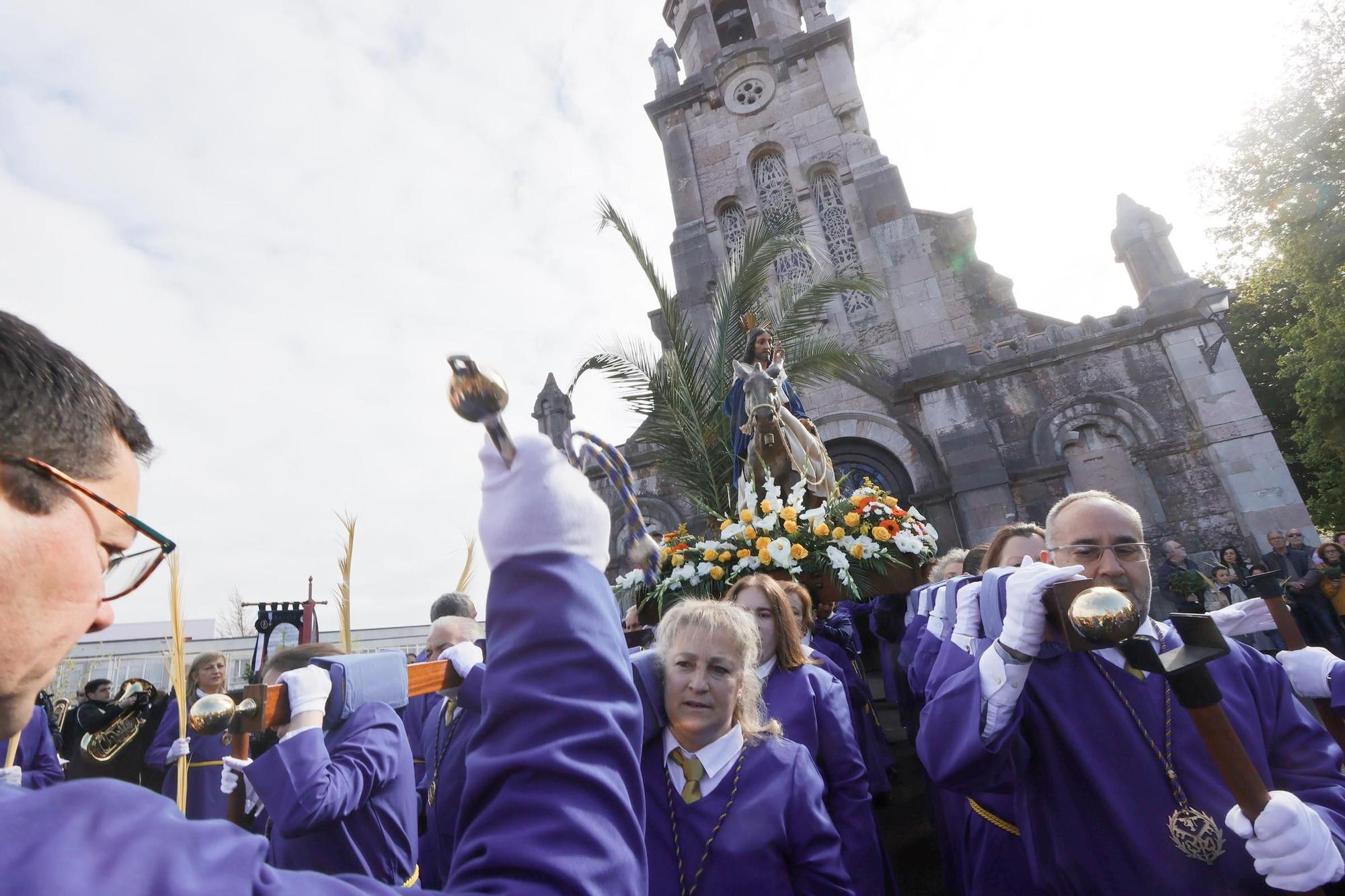 Procesión de La Borriquilla en San Pedro de los Arcos (Oviedo).