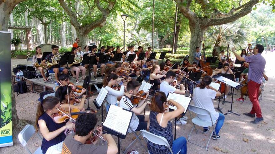 Notes de música clàssica  als jardins de la Devesa