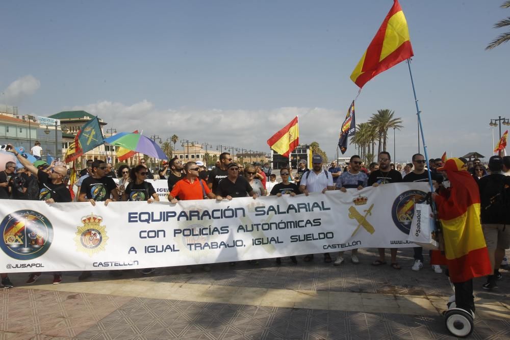 Protesta de Policías y guardias civiles en València