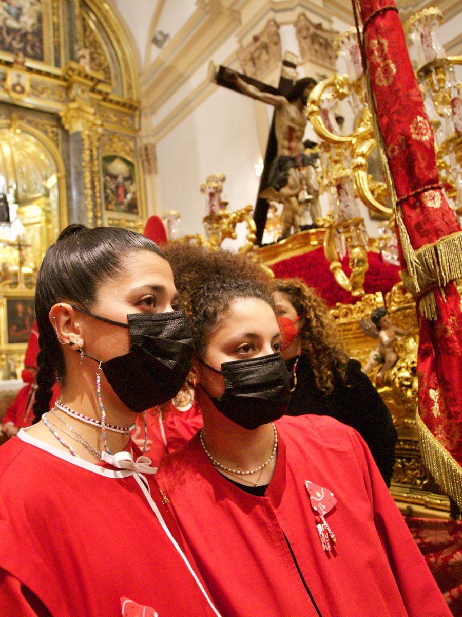 Los 'coloraos' de Murcia celebran el Miércoles Santo en la iglesia del Carmen tras la suspensión de la procesión