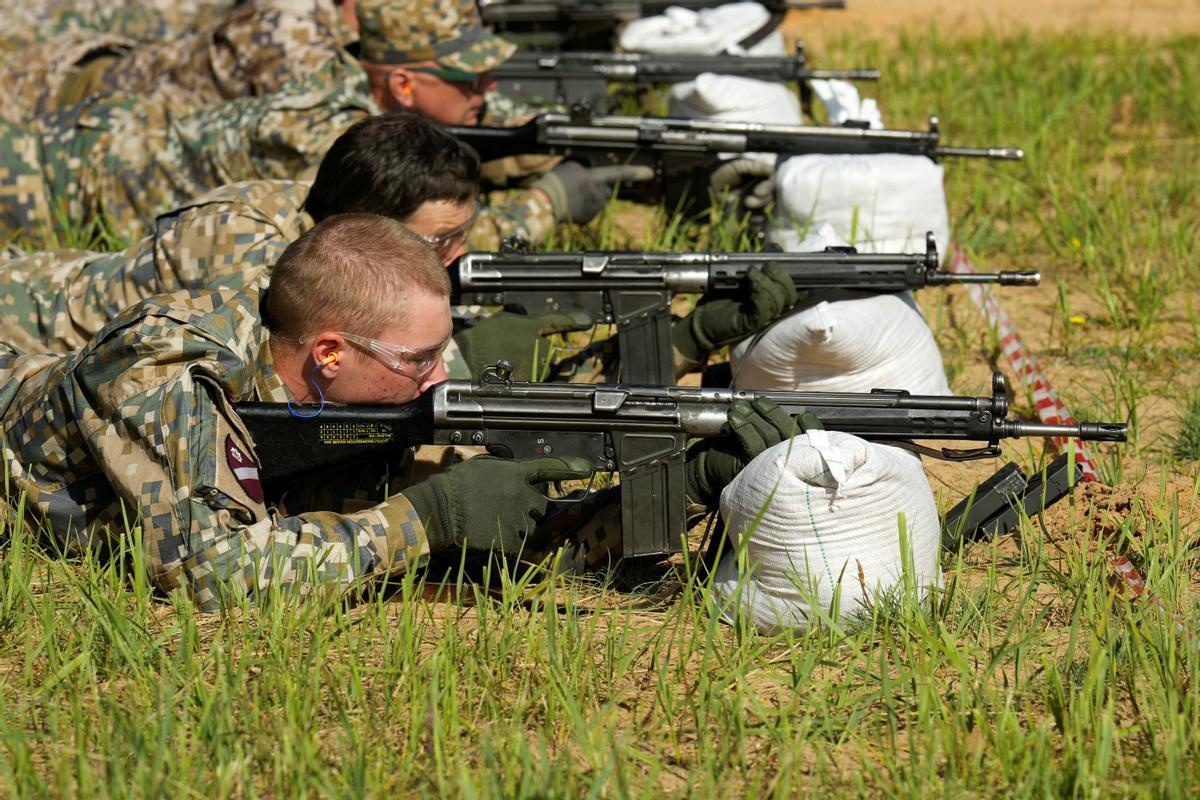 La guerra d’Ucraïna empeny diversos països europeus a replantejar-se el servei militar