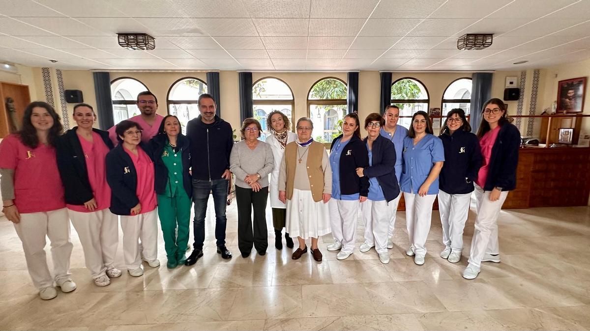 Visita de la delegada Dolores Sánchez a la residencia Jesús Nazareno de Castro del Río.