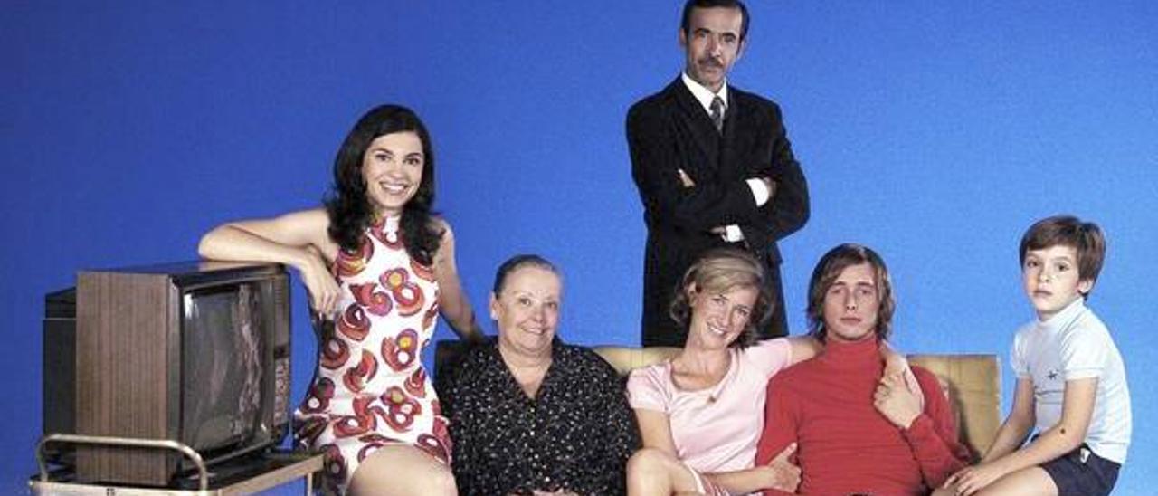 La família Alcàntara en una imatge promocional de la serie