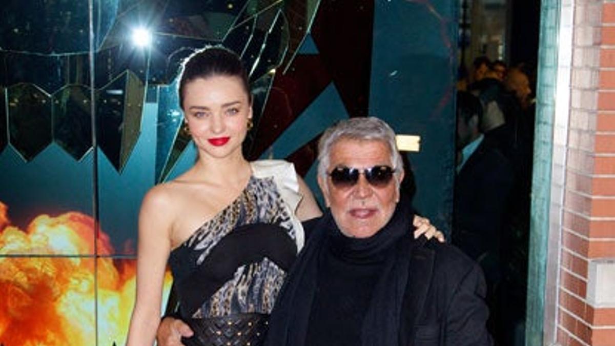 Miranda Kerr y el diseñador Roberto Cavalli