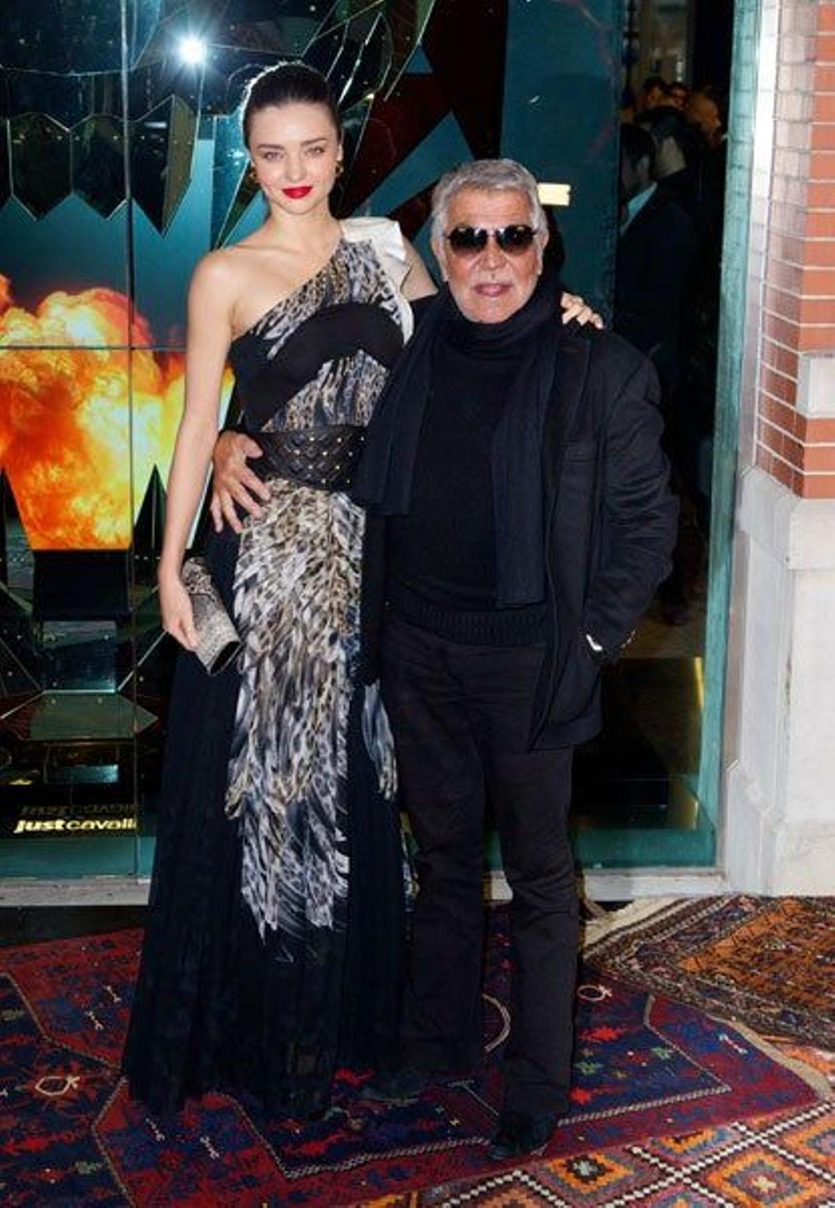 Miranda Kerr y el diseñador Roberto Cavalli