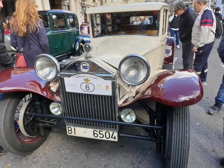 Ronda fallera de coches antiguos