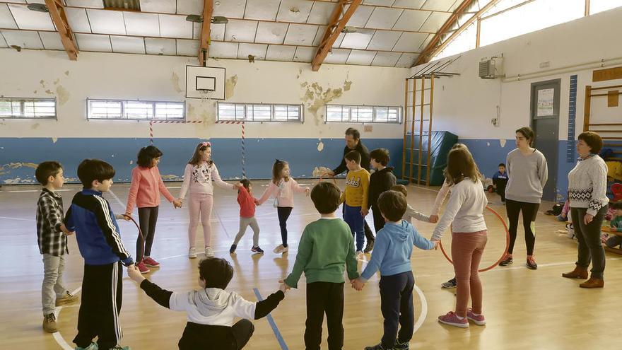 Juegos, baile y deporte en el campamento de Semana Santa